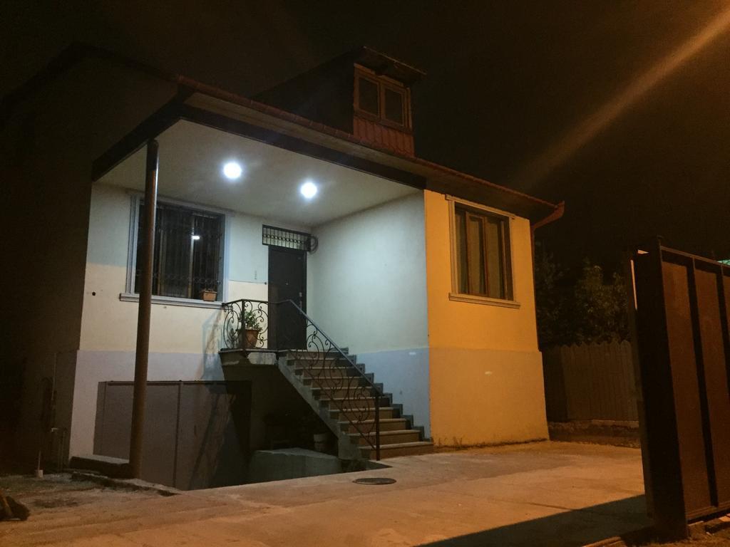 Guesthouse Gua Kutaisi Eksteriør billede